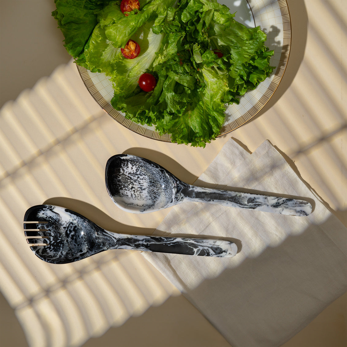 Radiant Resin Salad Servers Black & White