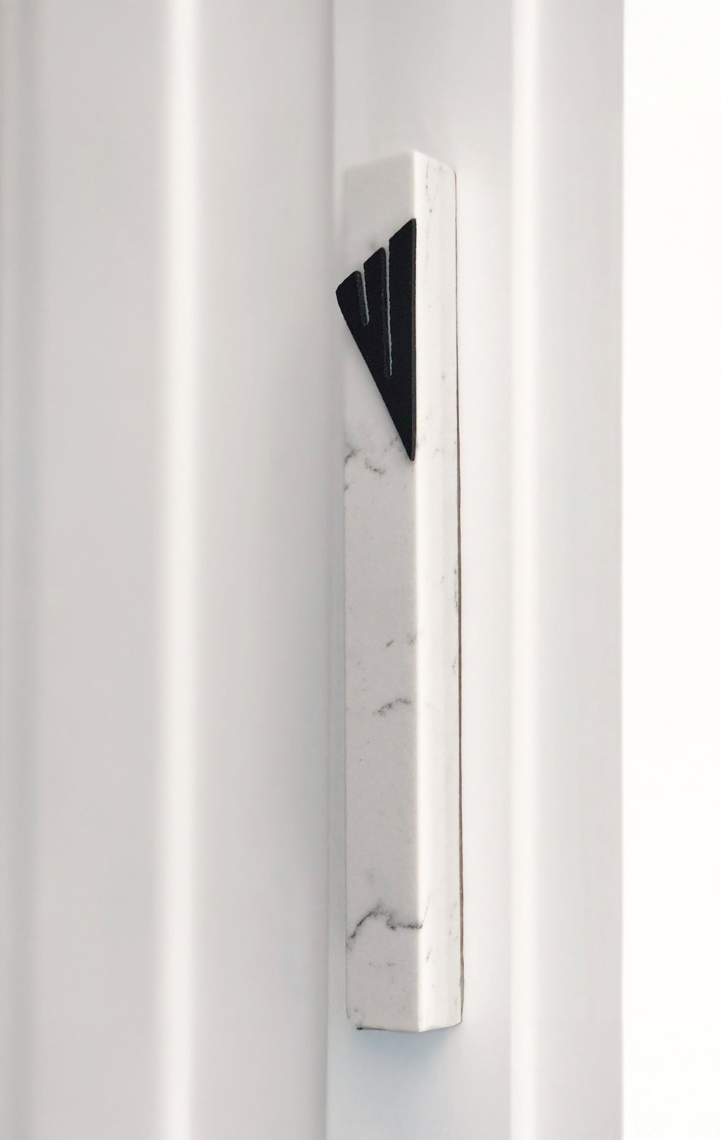 Carrara Mezuzah Black Shin
