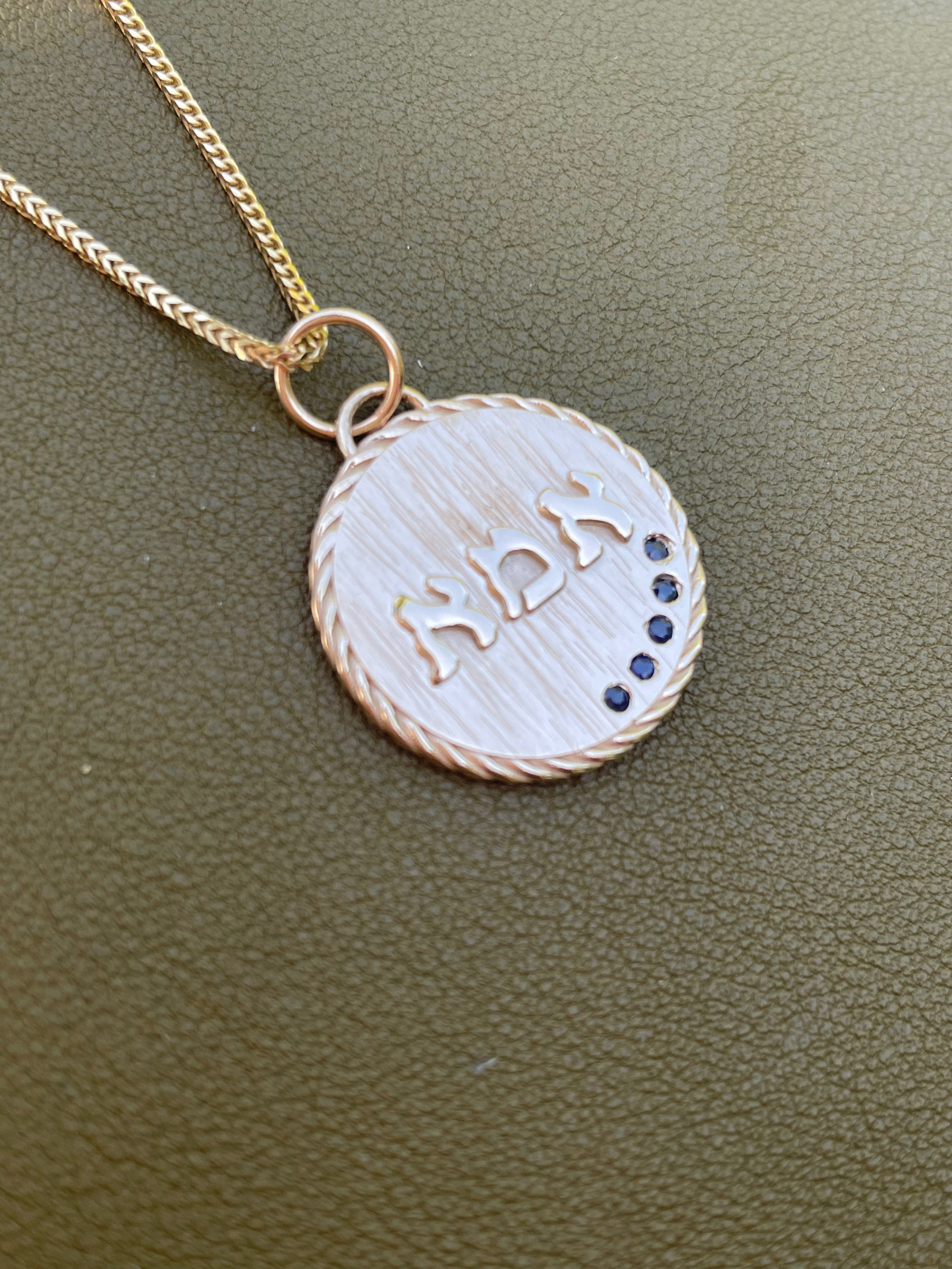 14k gold אמא pendant