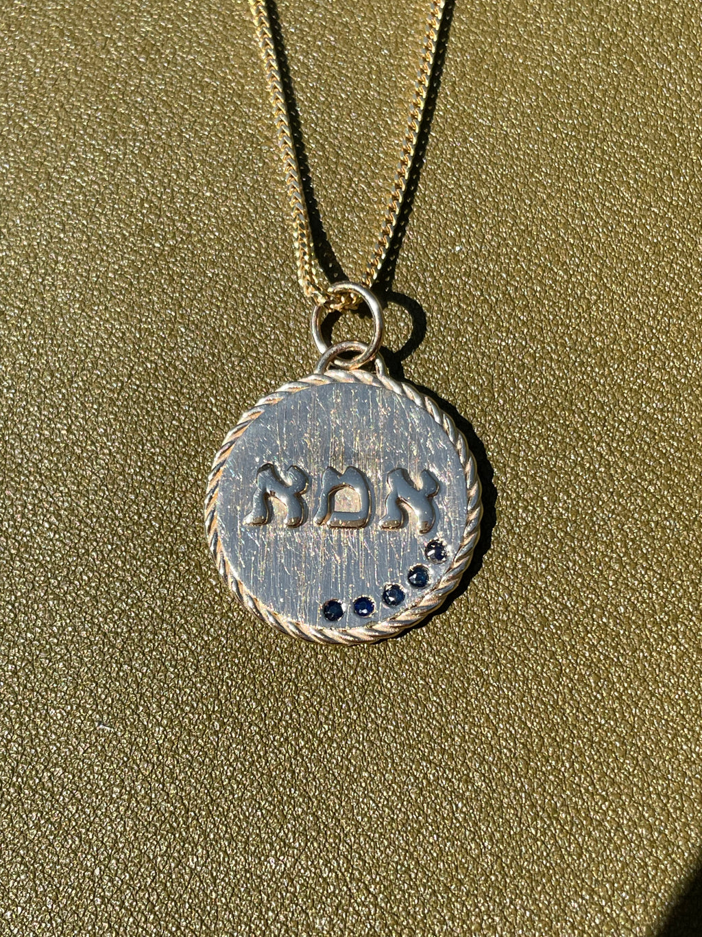14k gold אמא pendant