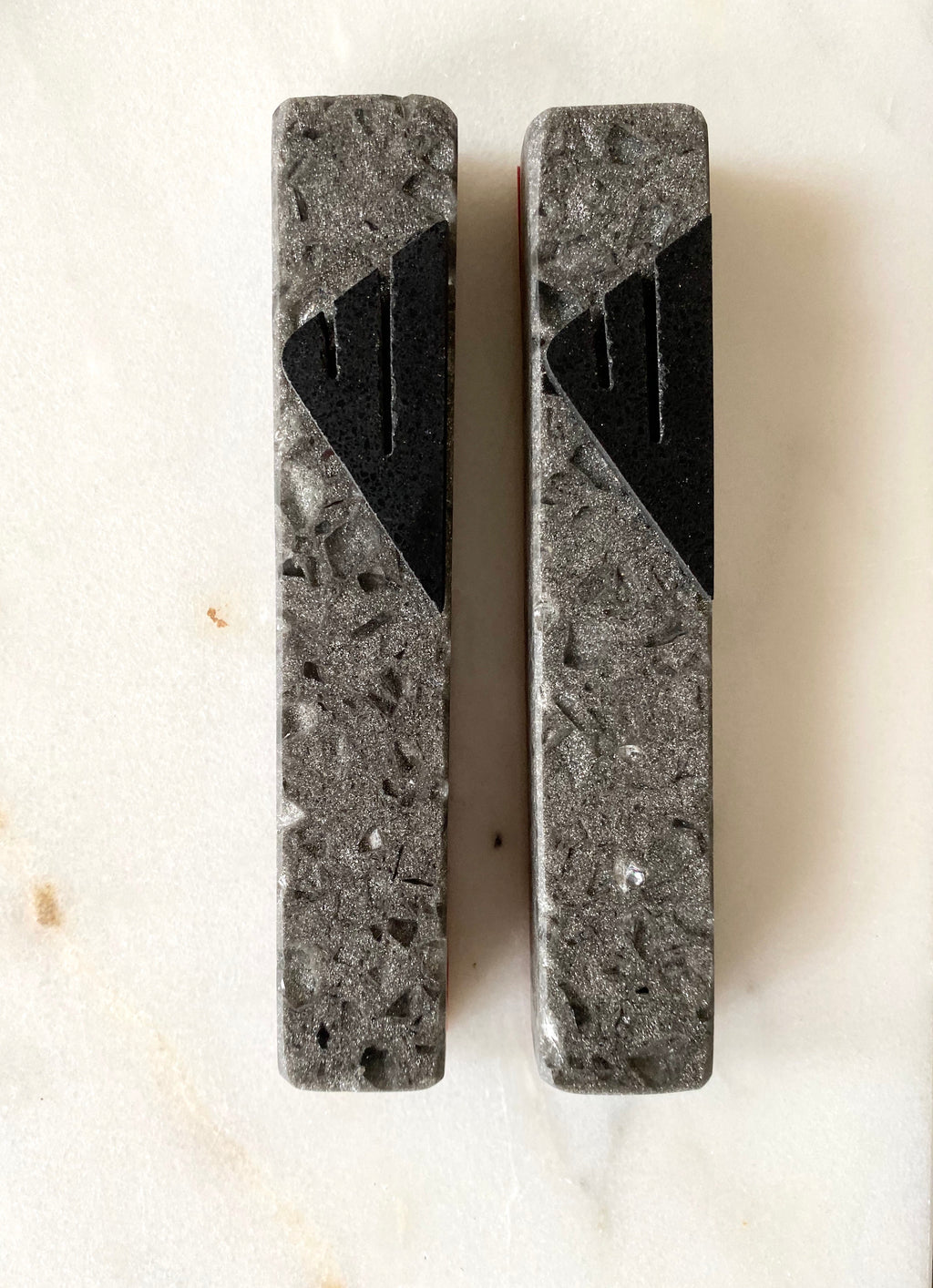 Grey Quartz Black Shin