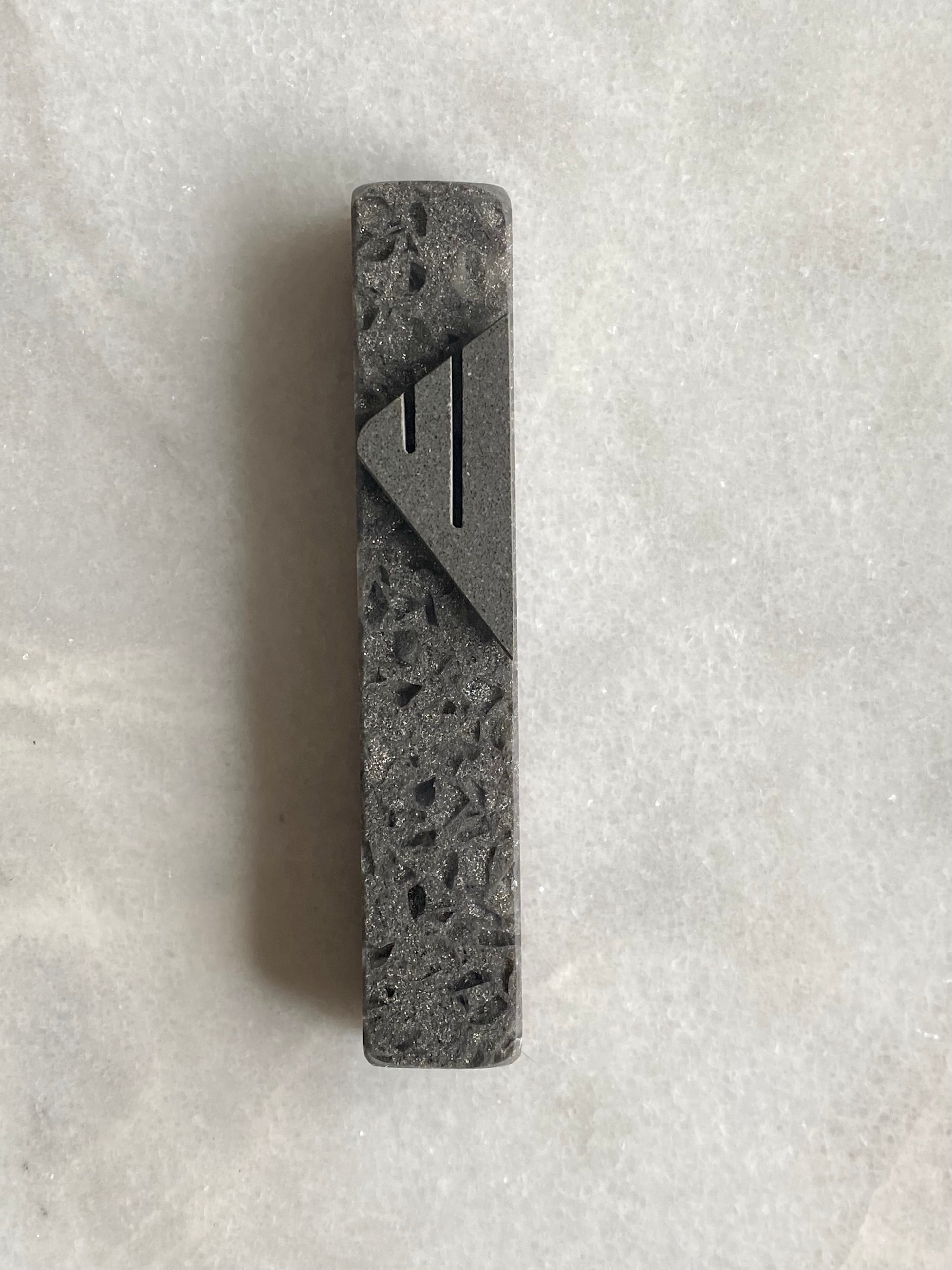Grey Quartz Charcoal Shin