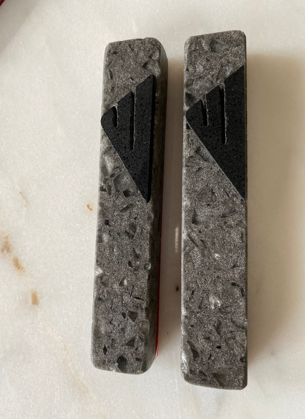 Grey Quartz Black Shin