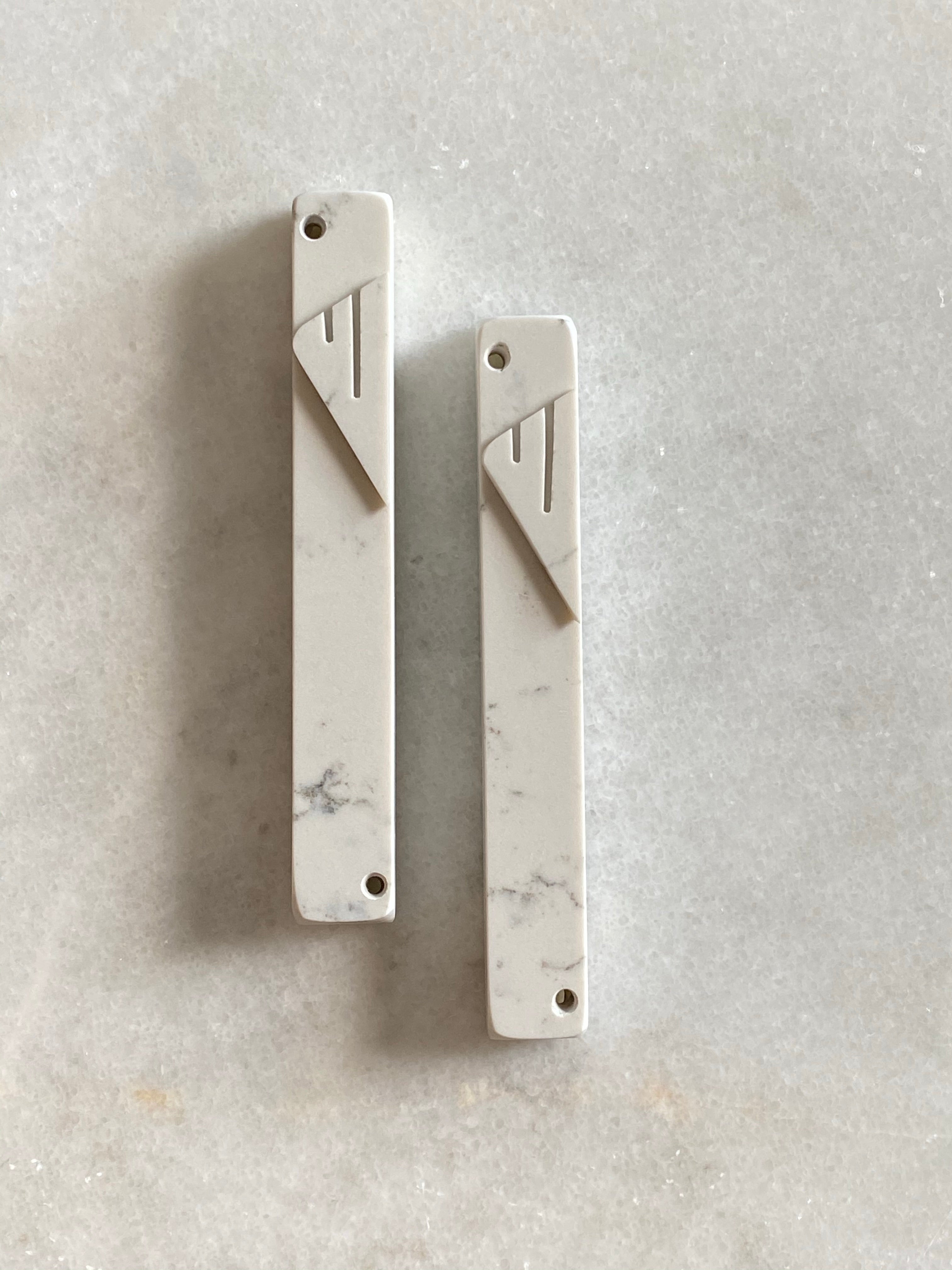 Carrara Mezuzah Carrara Shin | Screw on