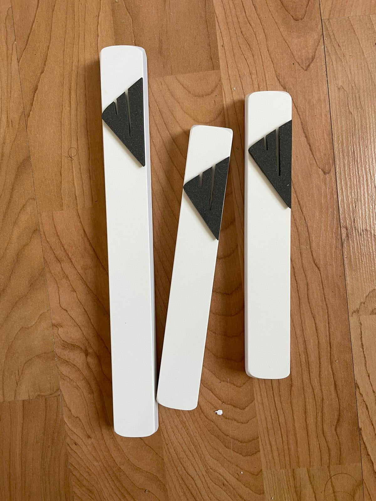 Chalk White | Charcoal Grey Shin