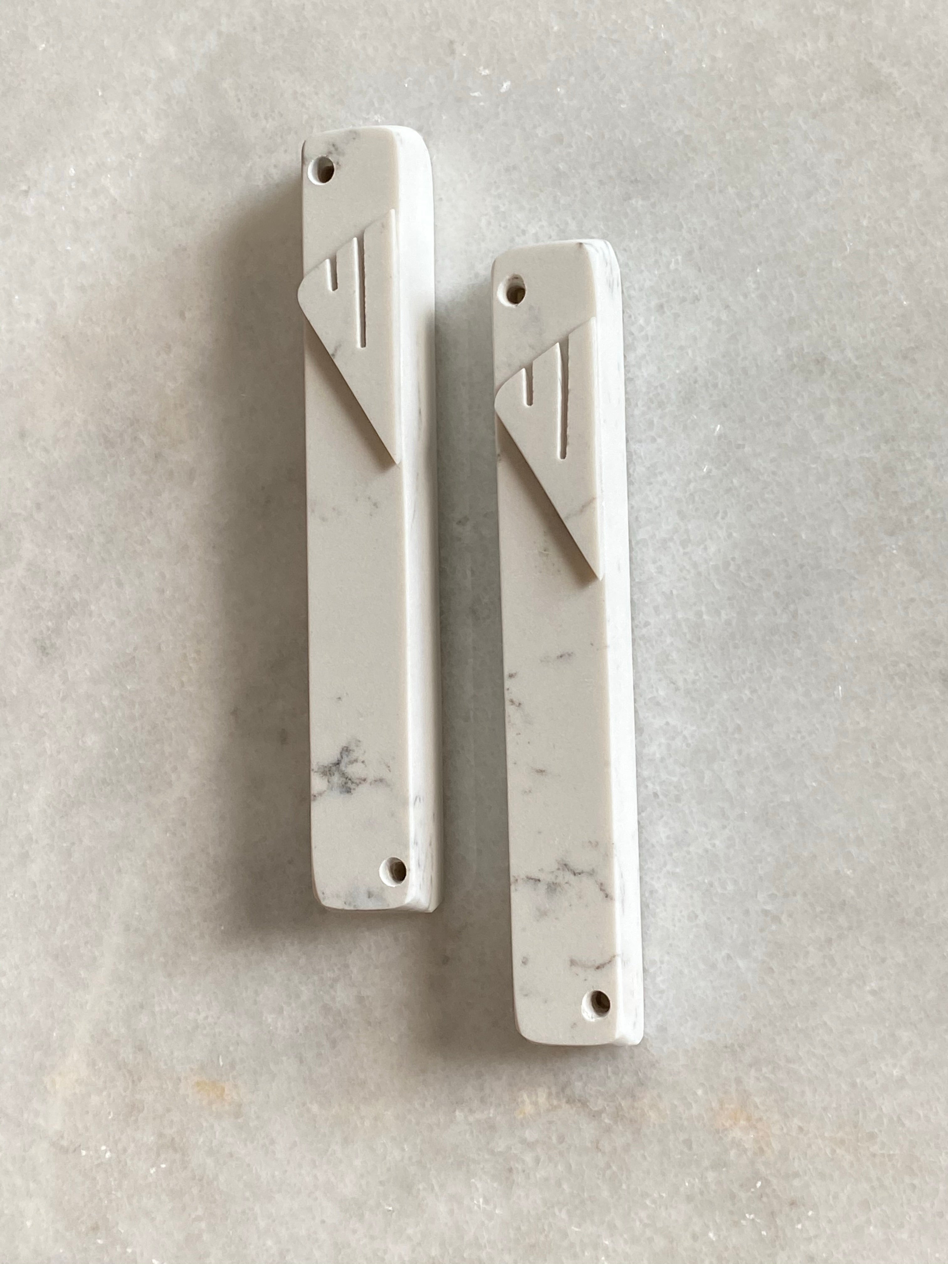 Carrara Mezuzah Carrara Shin | Screw on