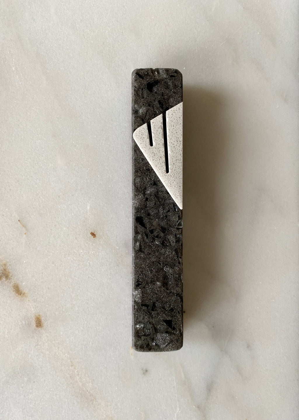 Grey Quartz White Shin