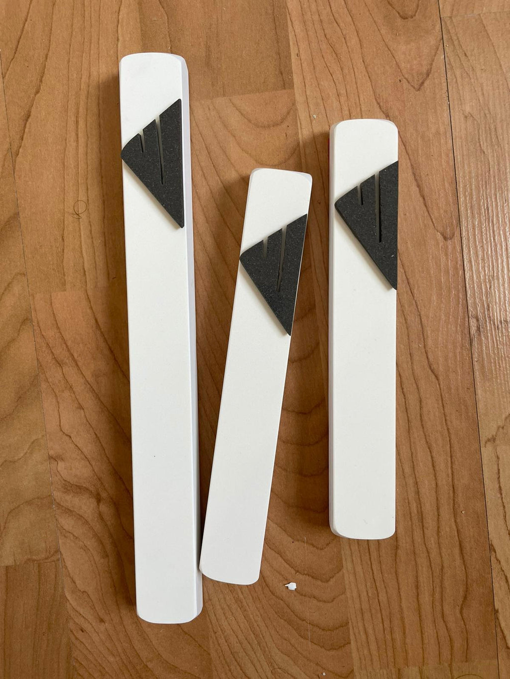 Chalk White | Charcoal Grey Shin