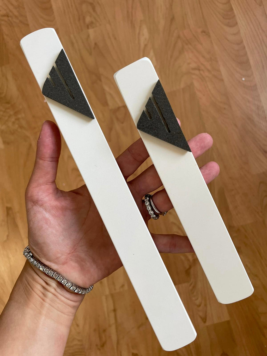 Chalk White | Charcoal Grey Shin