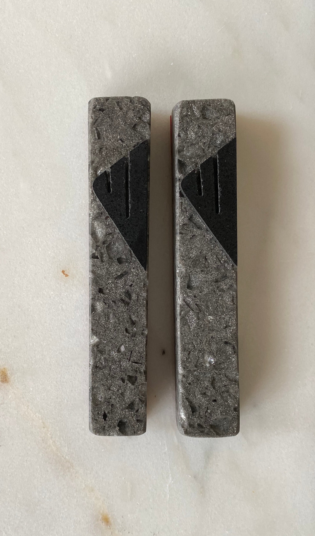 Grey Quartz Black Shin