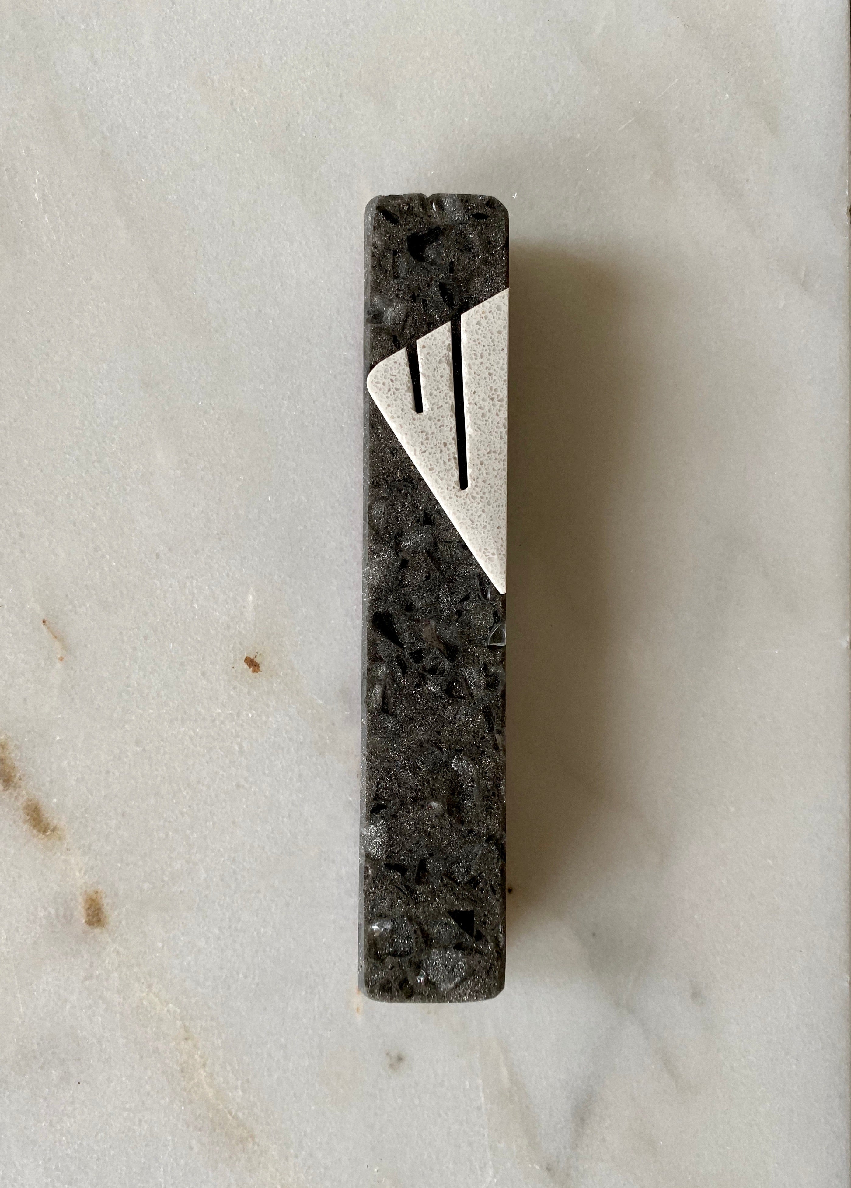 Grey Quartz White Shin