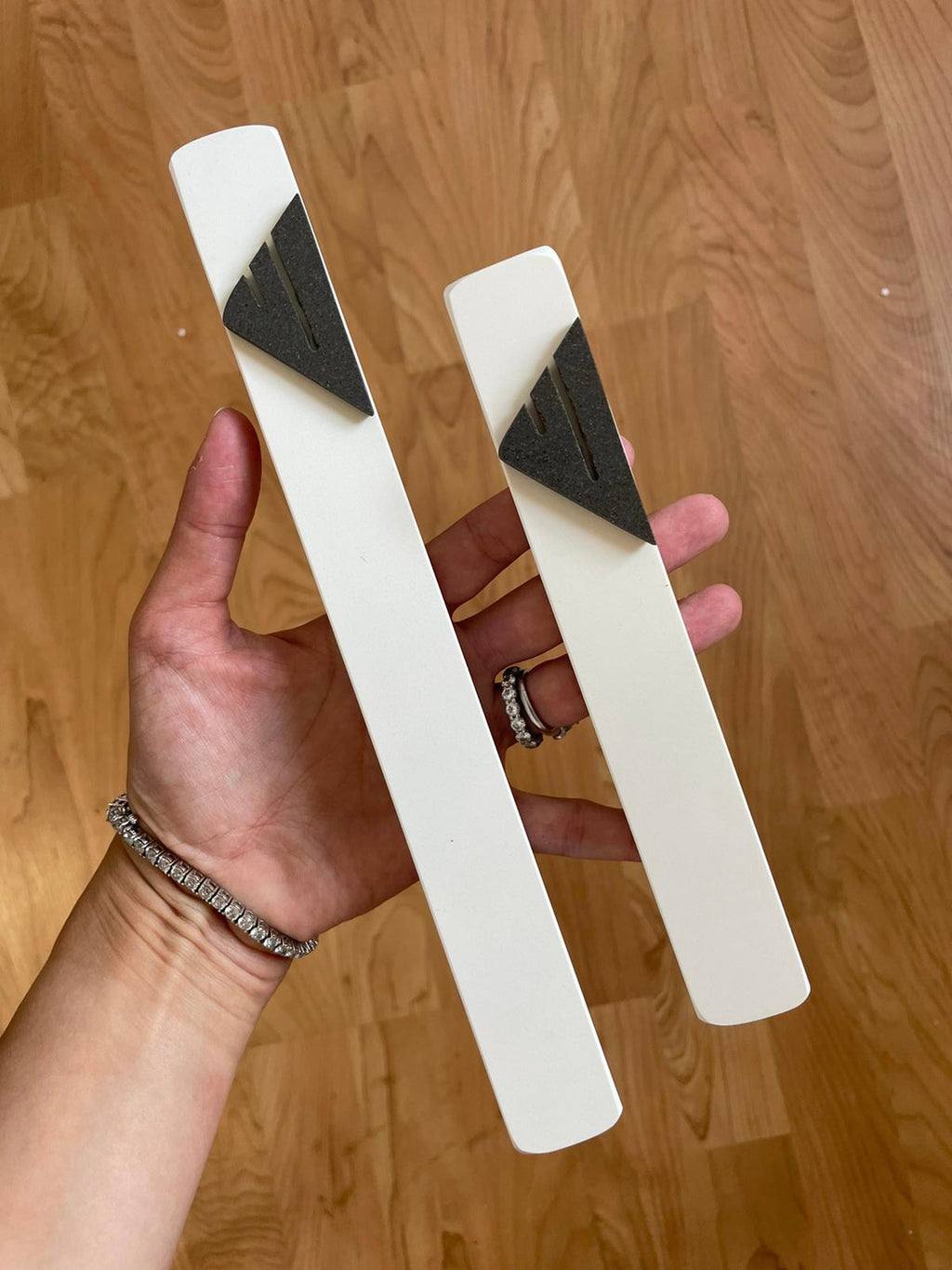 Chalk White | Charcoal Grey Shin